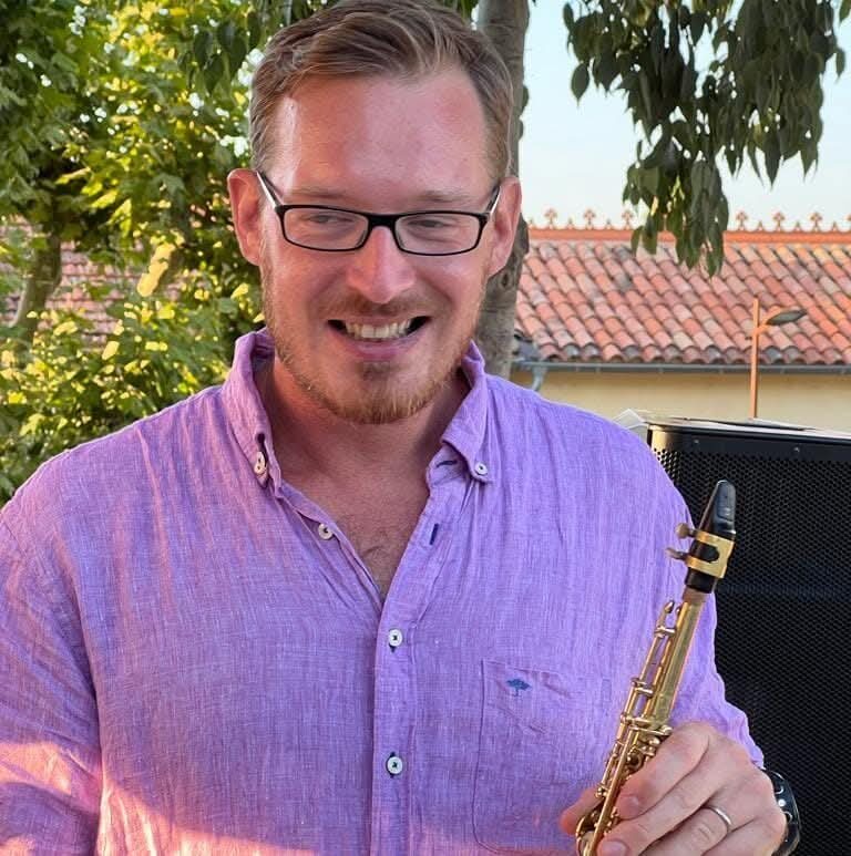Félix Casellato, saxophoniste, avec son saxophone soprano